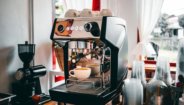 Can a coffee machine dispense hot water